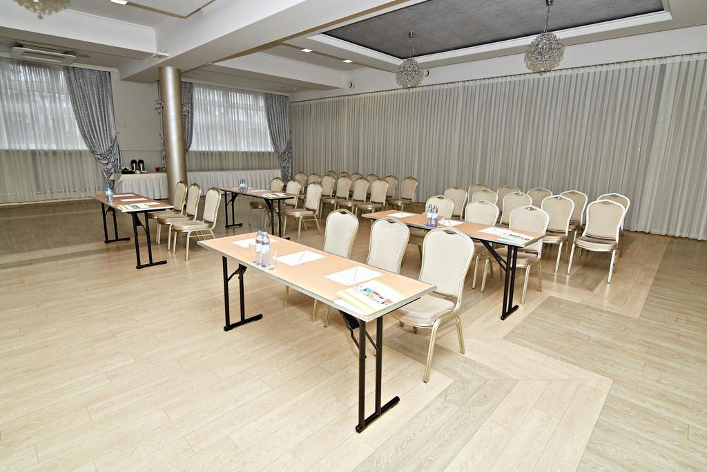 ראדומסק Hotel Ted מראה חיצוני תמונה